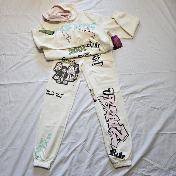 Bratz Graphic Hoodie and Joggers Set White Size XS - Picture 1 of 12